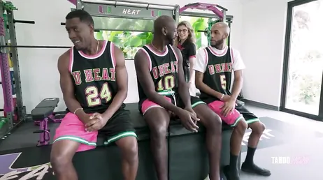 De coaches van het basketbalteam wilden een harde lul