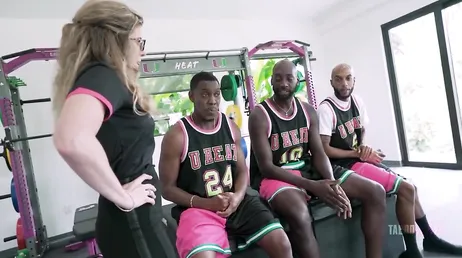De coaches van het basketbalteam wilden een harde lul