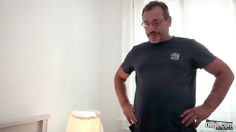 De vriendin van mijn zoon heeft mij achtergelaten, wat een meisje