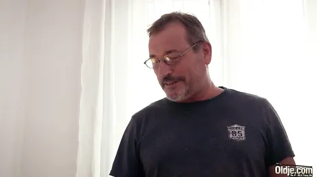 De vriendin van mijn zoon heeft mij achtergelaten, wat een meisje