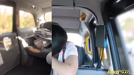 Ein geiles junges Mädchen ist gerade in mein Taxi gestiegen, was hat sie vor?