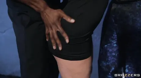 Isso não acontece hoje, tenho que foder dois negros ao mesmo tempo
