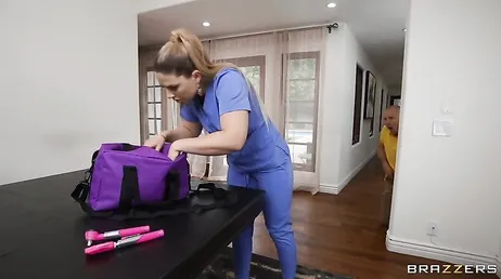 On peut commencer dans le porno fait maison, je viens préparé