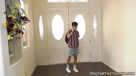 Meu pai é campeão, na idade dele ele arromba o cu da empregada feito fera