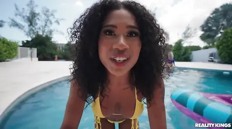 Ce qui se passe dans cette piscine n'est pas normal, ils n'ont pas honte