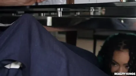 Stop met deze onzin en open je benen, ik ga je levend neuken