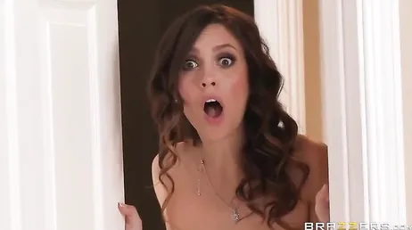 Ma tante m'a bousculé, elle va baiser brutalement mon copain !
