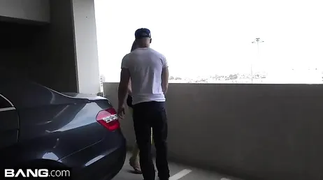 Mio Dio, come si apre la figa di questa bionda amatoriale