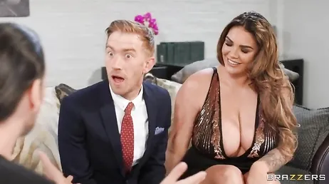 Dato che ho una bambina piccola, lascio che altri uomini scopino mia moglie