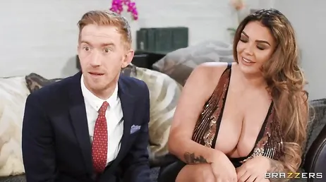 Dato che ho una bambina piccola, lascio che altri uomini scopino mia moglie