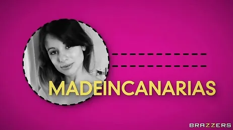 Caçada se masturbando no chuveiro acaba espetada com força no cuzinho