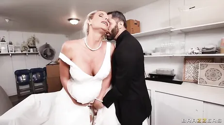 Ele não espera nada, acabou de se casar e já está namorando o cunhado