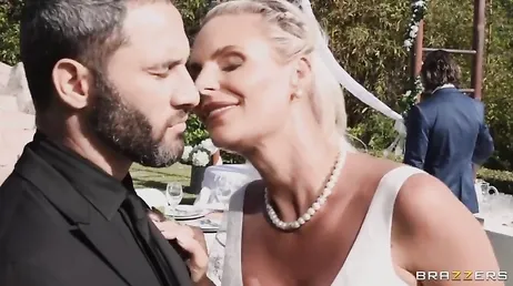 Ele não espera nada, acabou de se casar e já está namorando o cunhado