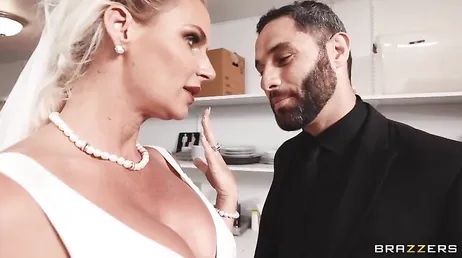 Ele não espera nada, acabou de se casar e já está namorando o cunhado