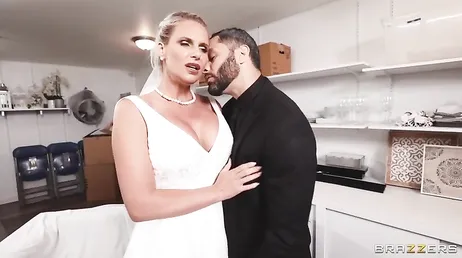 Ele não espera nada, acabou de se casar e já está namorando o cunhado