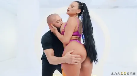 C'est pas normal que j'aime avoir le cul cassé, c'est du pur vice