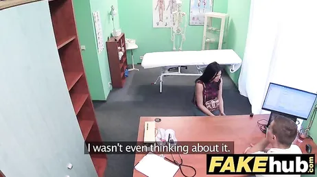 Jag blir rik på videorna jag spelar in på vårdcentralskonsultationen