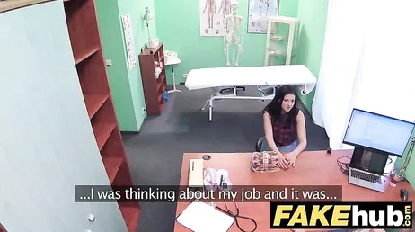 Jag blir rik på videorna jag spelar in på vårdcentralskonsultationen