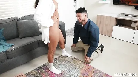 Il fattorino è scioccato quando vede questo arabo nudo