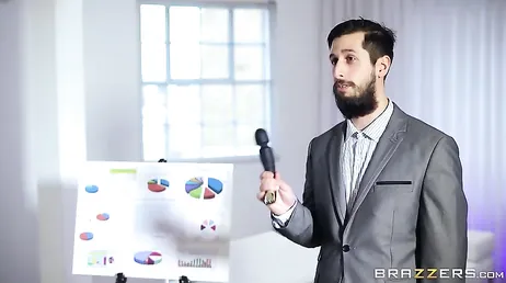 Deze man wordt verrast in een orgie van volwassen sletten