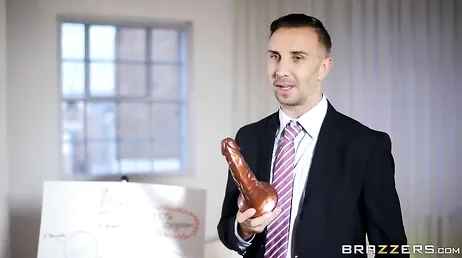 Deze man wordt verrast in een orgie van volwassen sletten