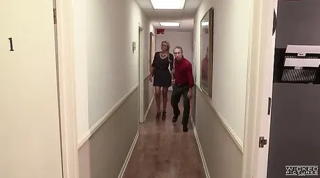 I inspelningen av filmen är det många stillestånd och jag vill äta fitta
