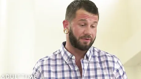 J'adore baiser mon copain pendant qu'un autre mec lui casse le cul