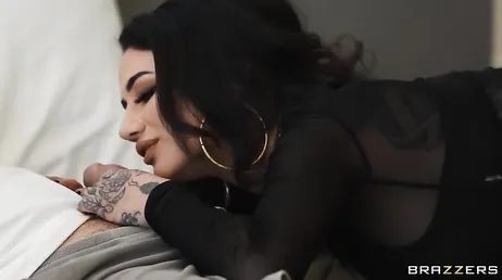 Mon Dieu, elle est insatiable et ne cesse de me provoquer.