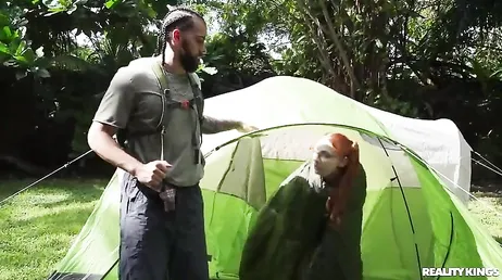 Cosa stanno facendo i miei due amici nella tenda?