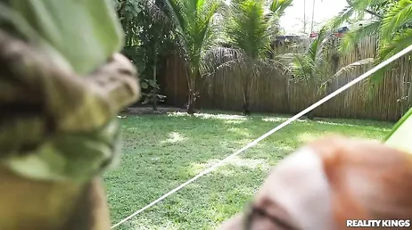 Cosa stanno facendo i miei due amici nella tenda?