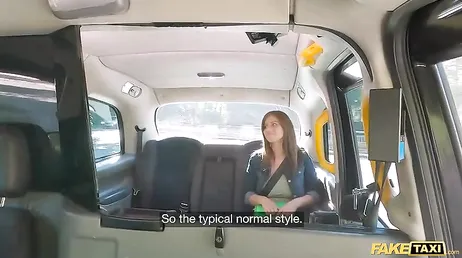 Roodharige en met een kort rokje, ik neuk deze constant