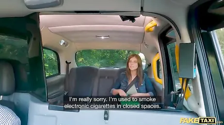Roodharige en met een kort rokje, ik neuk deze constant