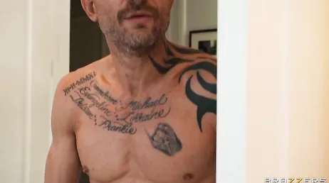 Hon är så kåt att hon vill visa det för alla