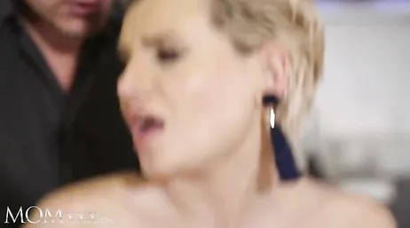 El ya sabe las ganas que tiene su esposa de que se corra dentro