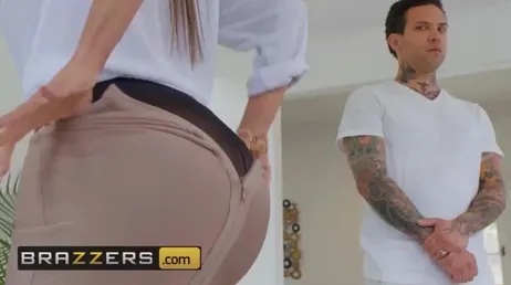 La masseuse devient folle des compétences sexuelles de cette femme mature