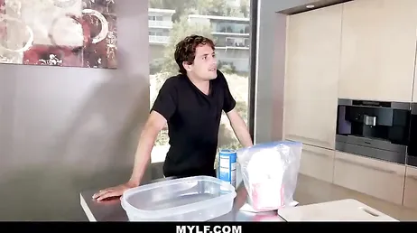 Se você quer que eu termine de cozinhar primeiro você tem que me foder
