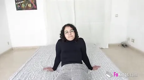 Ela namora vários caras e consegue lidar com todos eles