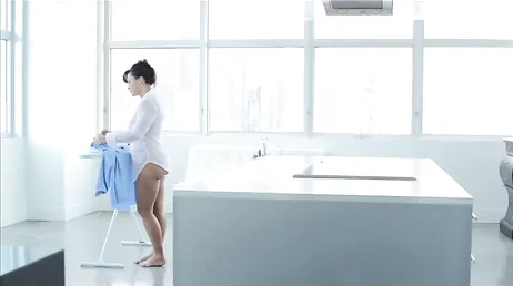 Filho, cansei de passar roupa, por que você não enfia seu pau em mim?