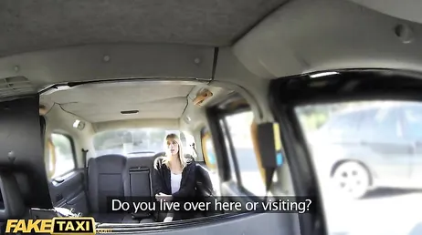 Han blir naken mitt i taxin, jag tror att han vill ha det bra