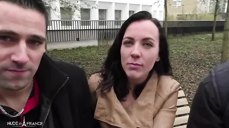 Han älskar att se sin franska fru knulla en stor svart kuk