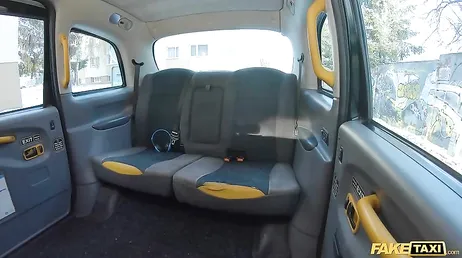 Chaque fois que tu montes dans mon taxi, je dois te frapper fort