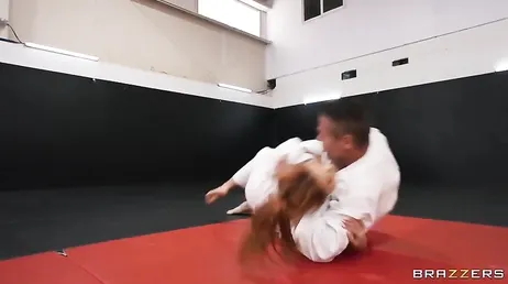 Le tatami est aussi un bon endroit pour une bonne baise