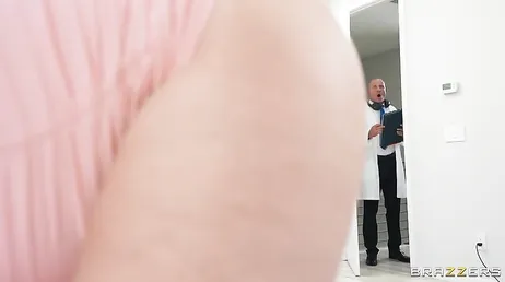 En bra mage på väg att föda är inte ett hinder för att knulla