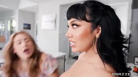 How my pregnant wife gets off when she masturbates with the breast pump on
