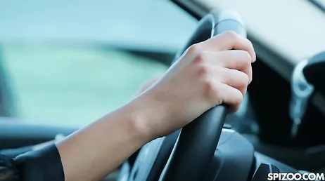 Mia sorella esce con la macchina alla ricerca di autostoppisti sprovveduti