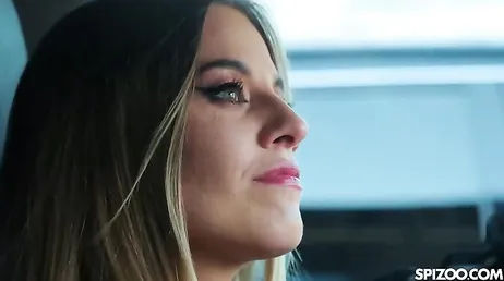 Mia sorella esce con la macchina alla ricerca di autostoppisti sprovveduti