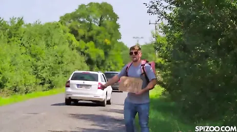Mia sorella esce con la macchina alla ricerca di autostoppisti sprovveduti