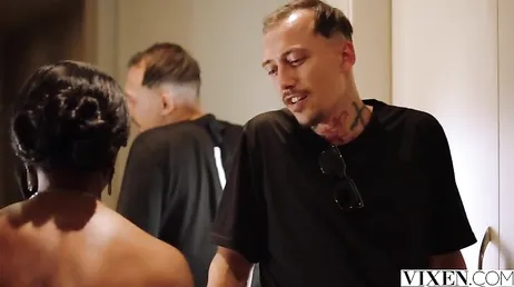 Le chanteur a plus d'expérience avec d'autres types de microphones