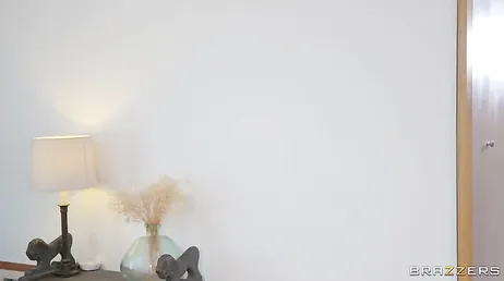 Vuole mostrare al suo amico quanto sia troia sua moglie, e lo è davvero!