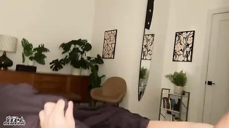 Stiefmoeder is verbaasd over de lul van de jongen, hoe groot hij is!!